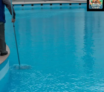 تنظيف المسابح البلاستيكية