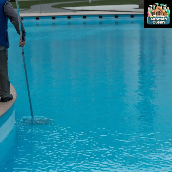 تنظيف المسابح البلاستيكية